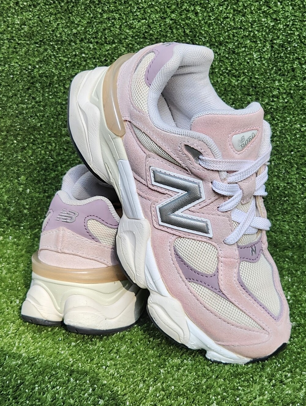 New Balance Little Girls Kids Size 2 Retro Athletic Running Comfy Sneakers Shoes